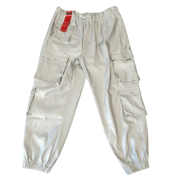 BUTTER SOFT ☆ SILVERì METALLIC ☆ FAUX LEATHER CARGO PANTS ☆ 2x ☆ NWT - Picture 3 of 11